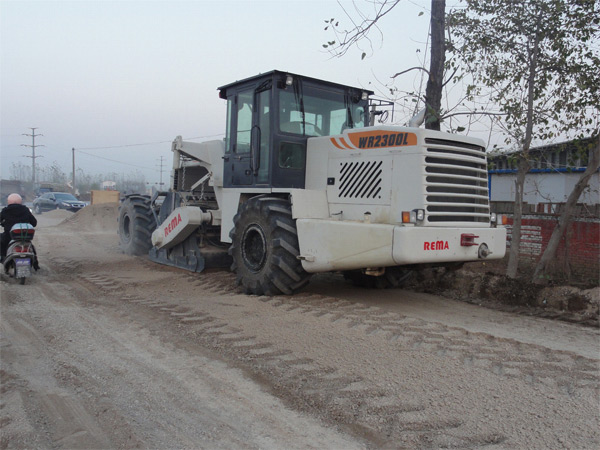 WR2300L，駐馬店水穩(wěn)基層冷再生