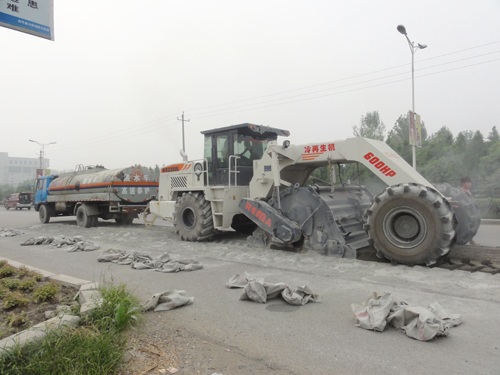 WR2300L，西平水穩(wěn)路基冷再生