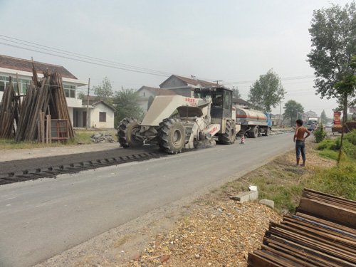 WR2300L，湖南常德G320國道瀝青水穩(wěn)碎石