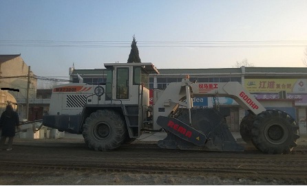 WR2300E，安徽壽縣水穩(wěn)冷再生