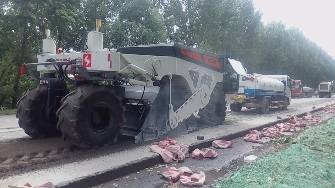 RZ2500，舞陽冷再生施工